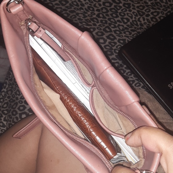 Stacy  Really cute nine year west bag - Picture 3 of 4